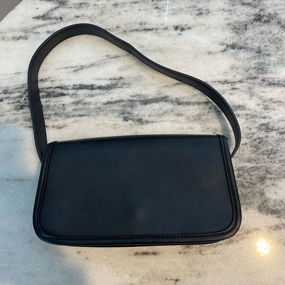 Black shoulder bag